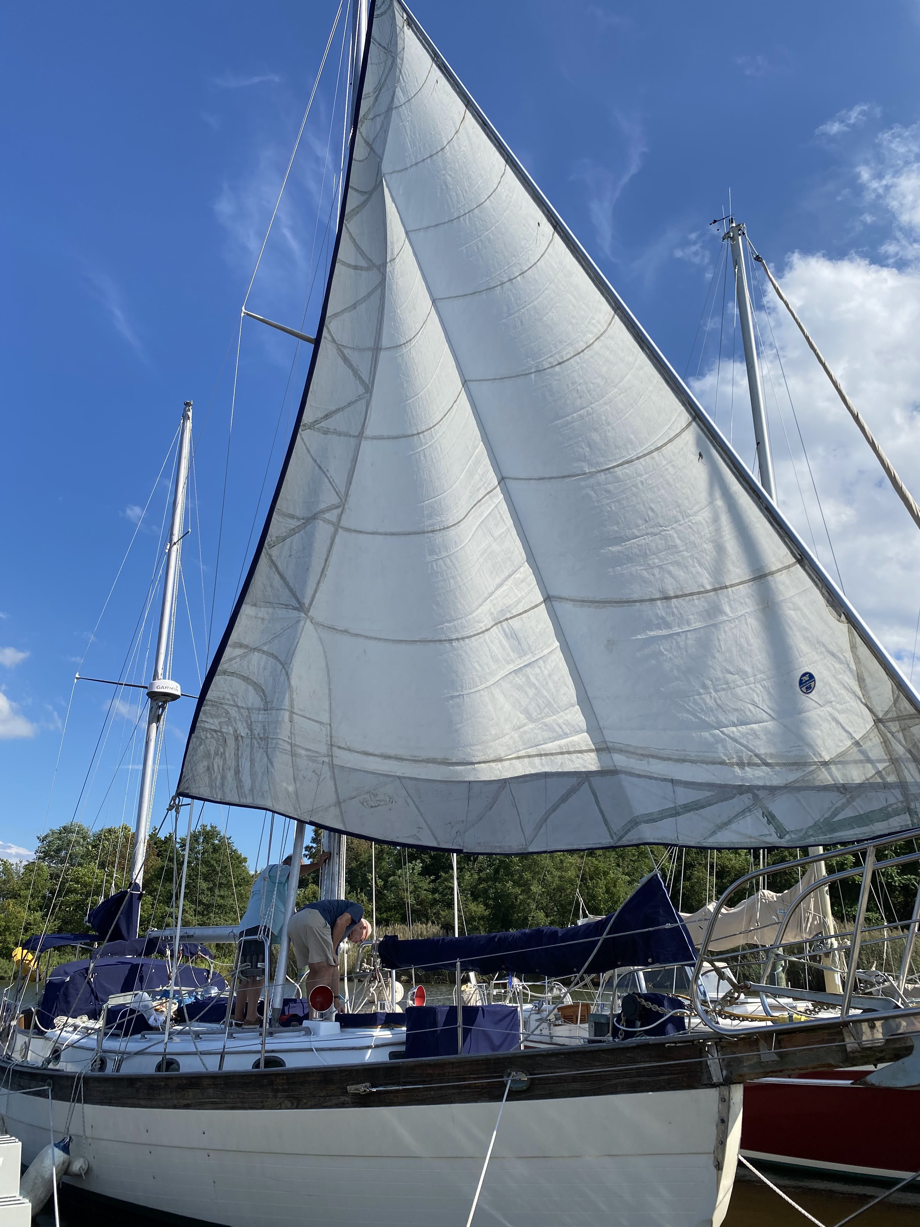 Nueva Vida at anchor